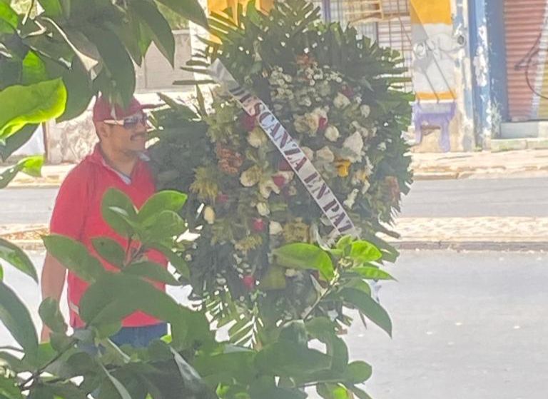 ‘Descansa en paz’; envían corona fúnebre al PRI Sinaloa, denuncia dirigente estatal