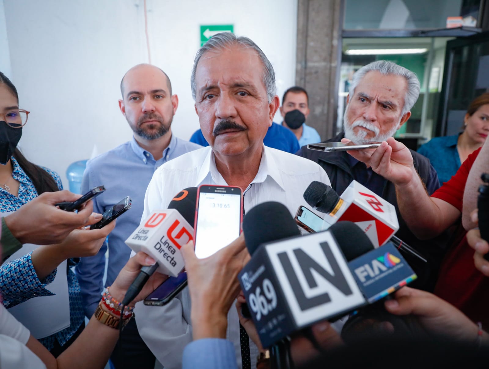 ¡Ahora sí! En sus manos, recibe Estrada Ferreiro notificación de juicio político