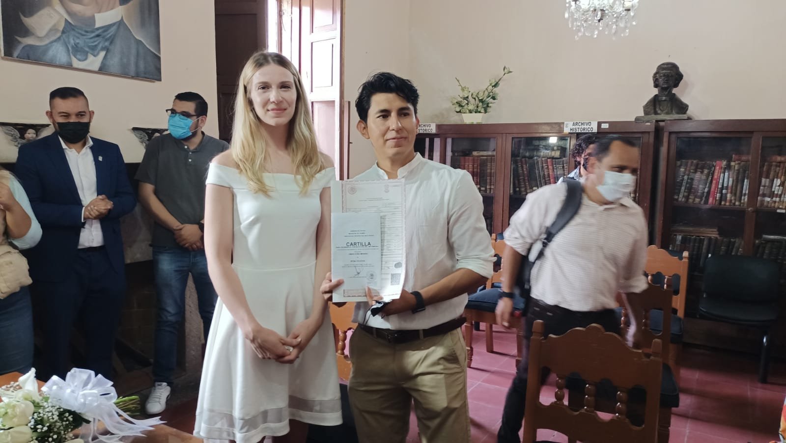 Superando obstáculos, mexicano y ucraniana se unen en matrimonio en Michoacán… así la historia