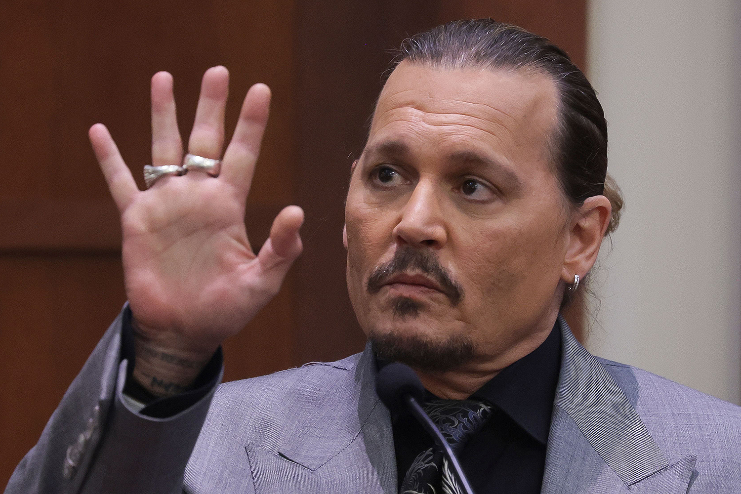 Refutan versión de Johnny Depp sobre ataque de Amber Heard que le costó la punta del dedo, con estos mensajes