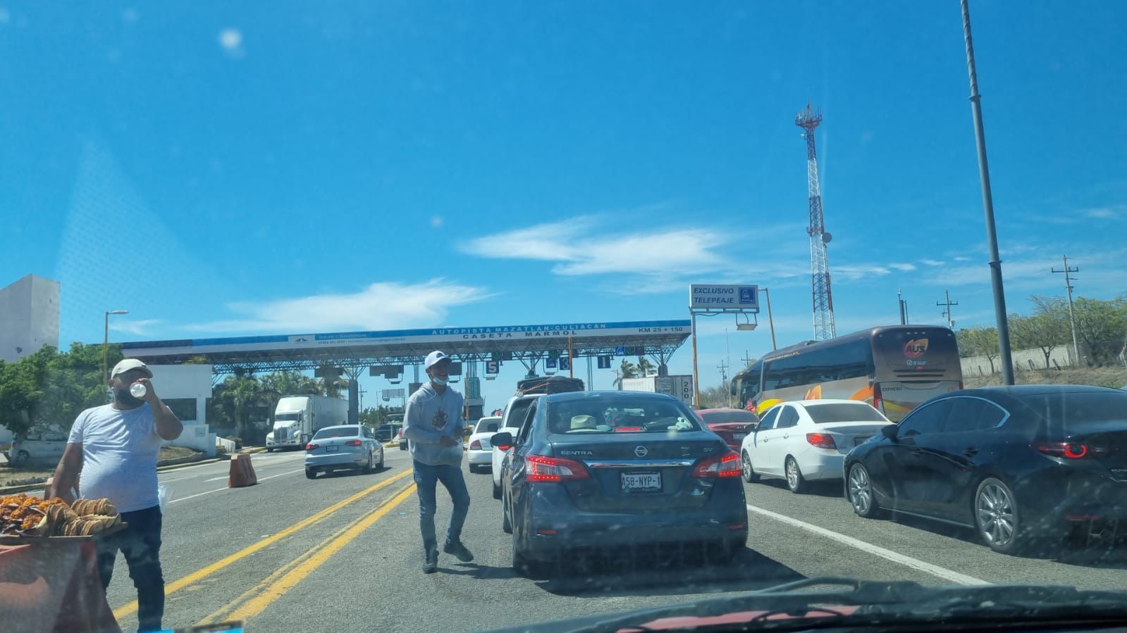 Hay cierre temporal en autopista Mazatlán-Culiacán por accidente en Toyhua, San Ignacio