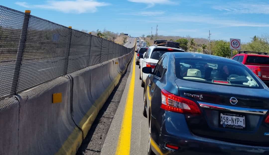 TOME PRECAUCIONES: Reportan largas filas en autopista Mazatlán-Culiacán