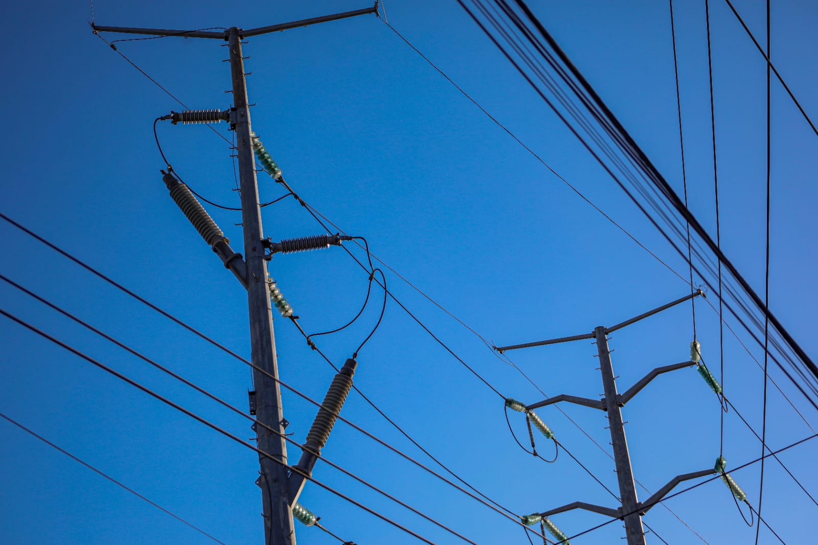 Pasan una mala noche; habitantes de Pueblo Viejo, Guasave cumplen más de 12 horas sin energía eléctrica