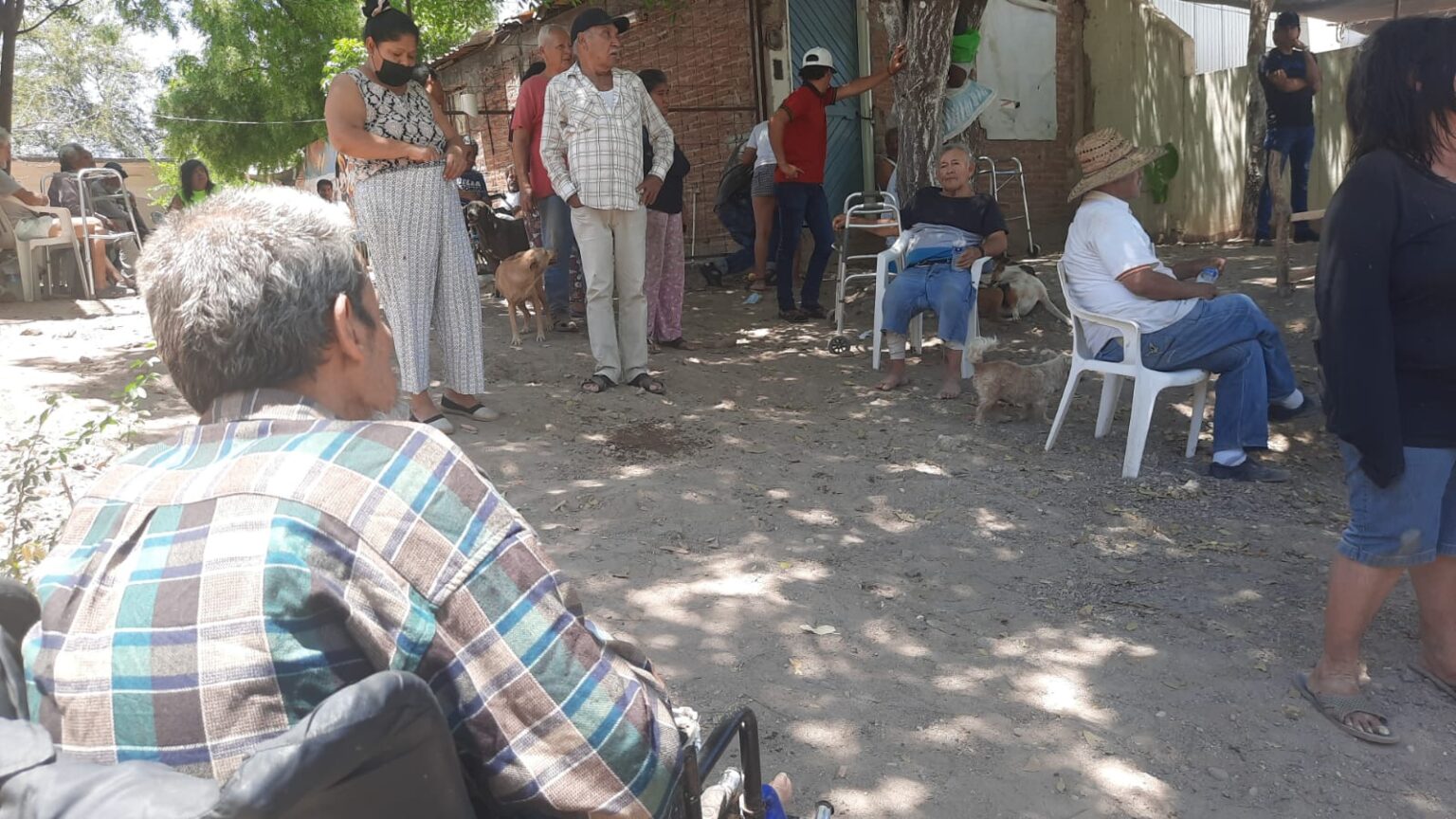 Abuelitos del Buen Samaritano que albergó el DIF se niegan a cumplir reglas; algunos quieren fumar
