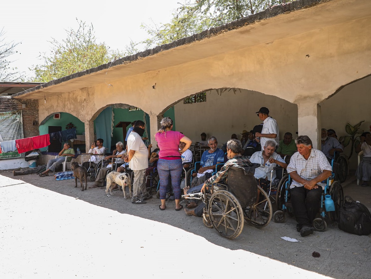 Tras incendio, abuelitos en situación de abandono se quedaron sin un techo y esta noche dormirán a la intemperie