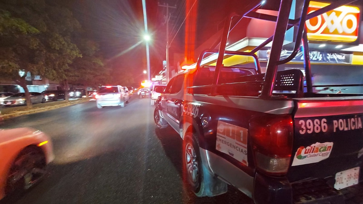 Hombres armados despojan vehículo y momento después lo chocan y lo dejan abandonado en el centro de Culiacán