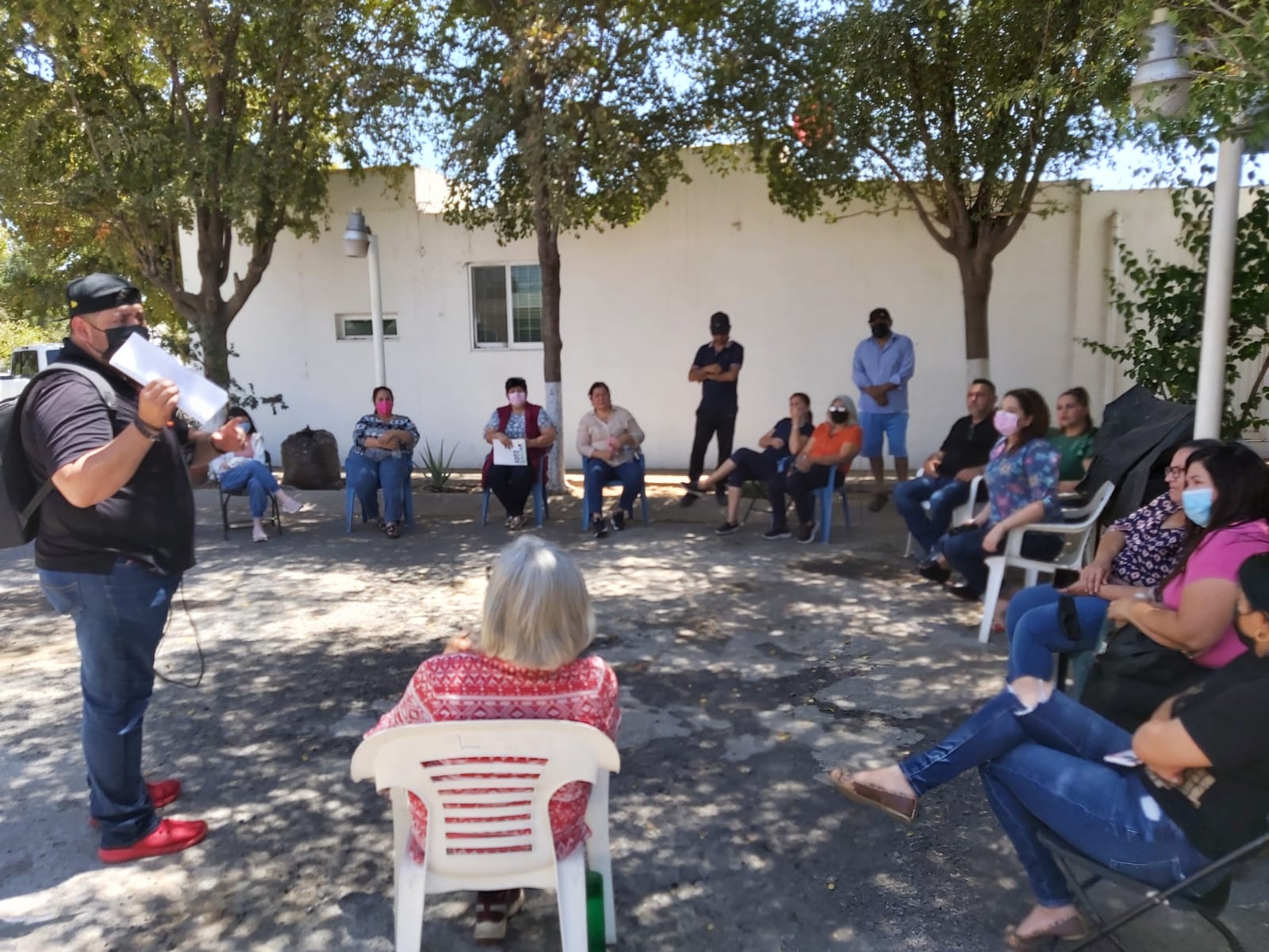 En Villas del Río, vecinos acusan a particular de “violar” su privada para crear una puerta a sus departamentos