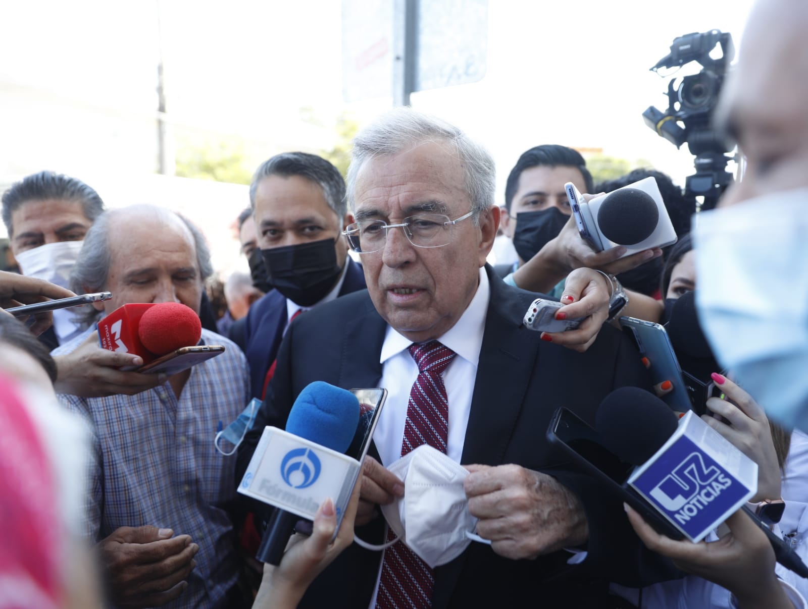 ‘Sígannos criticando’, dice gobernador a dirigentes del PRI, PAN, PAS, PRD y MC asistentes en su presentación del PED