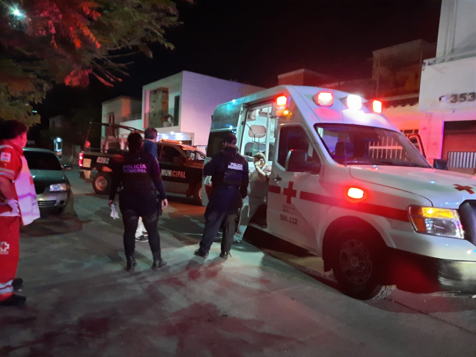 A mano armada despojan un vehículo al norte de Culiacán; hay dos lesionados por esquirlas