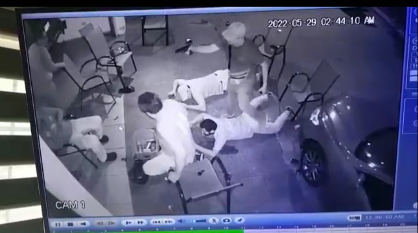 (VIDEO) Asalto en Culiacán: los tira ‘pechotierra’ y a punta de pistola los despoja de un auto y sus pertenencias