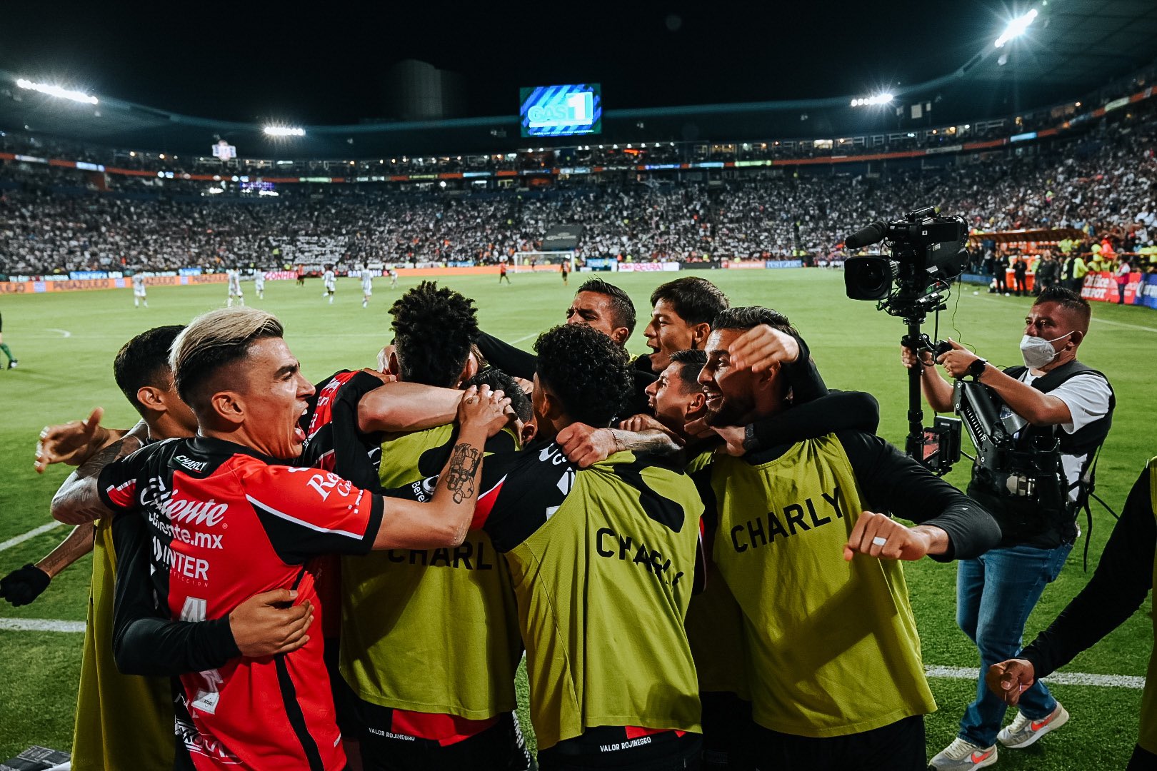 La cadena Fox Sports ya le respondió a Claro Sport; Arturo Elías Ayub analiza la posibilidad de demandar a Fox