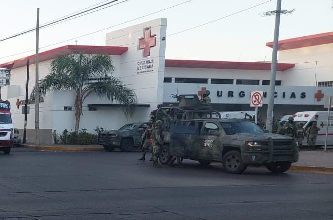 Detienen tras persecución a empistolado en Culiacán; trató de esconderse en la Cruz Roja