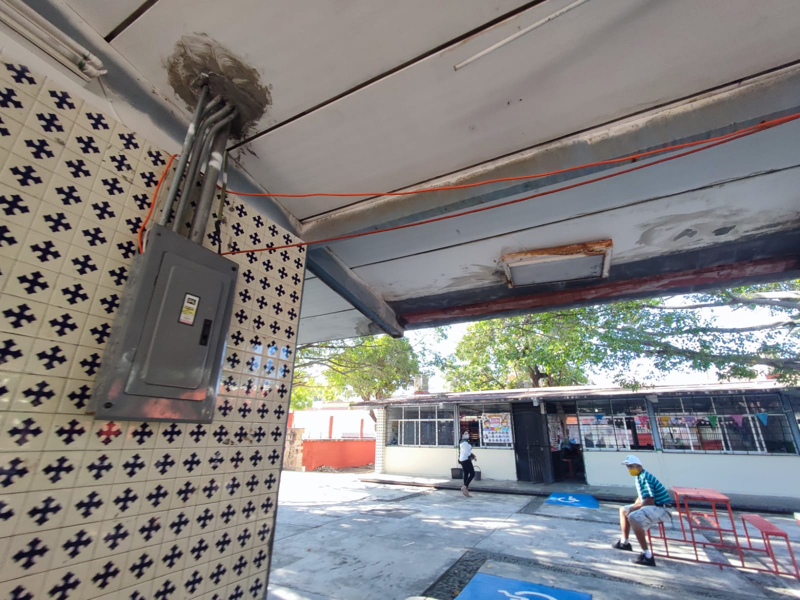 En Sinaloa, 22 escuelas siguen sin luz; SEPyC prevé que 11 recuperen servicio en próximos días