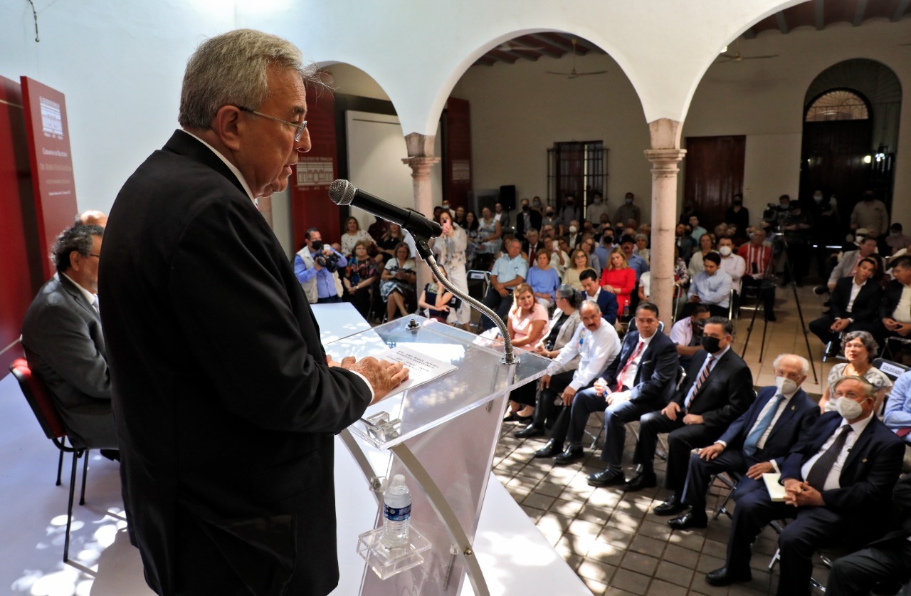 En evento público, ‘ratifica’ Rocha a cinco de sus secretarios, tras destitución de Cuén