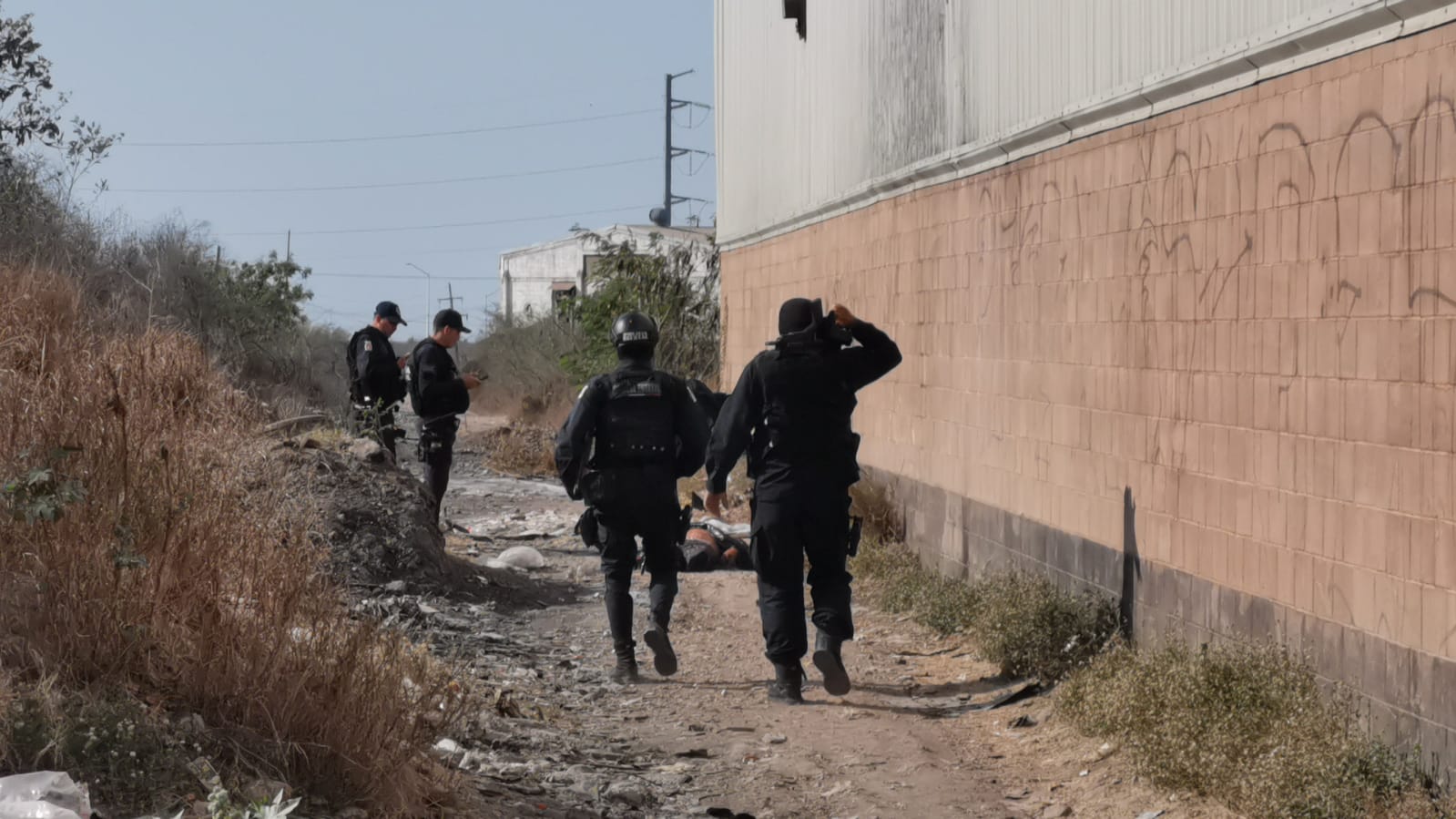 Encuentran ejecutado a balazos a un hombre al sur de Culiacán