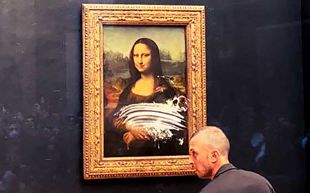 Atacan con un pastel ‘La Mona Lisa’ en el museo de Louvre en París