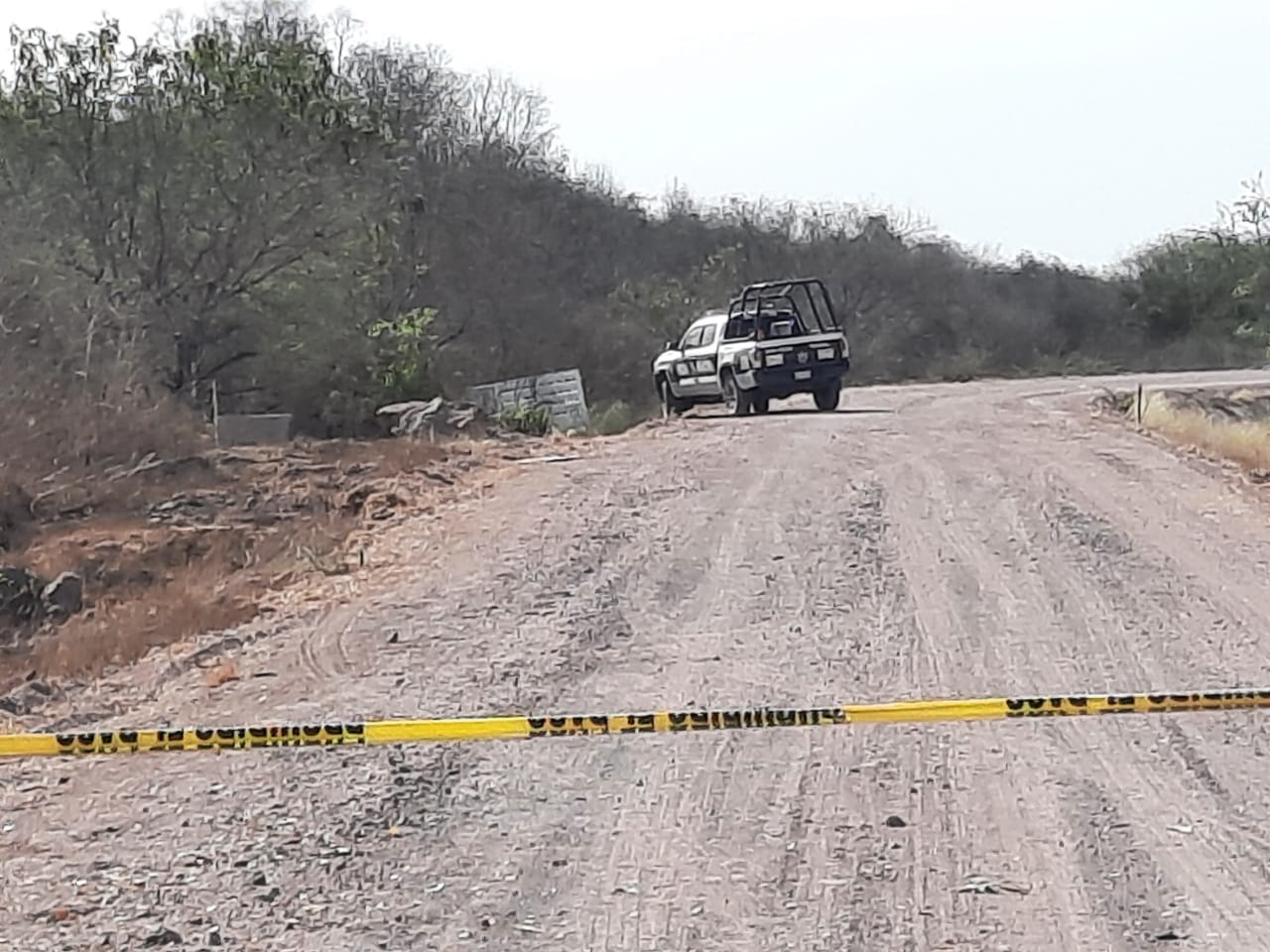 Policías municipales abaten a ‘robacarros’ tras despojo de vehículo y persecución, en Culiacán