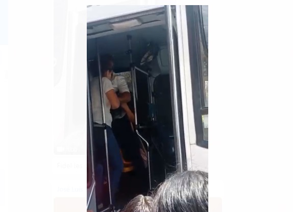 Suspenden 15 días a chofer “galán” que propició pleito entre mujeres