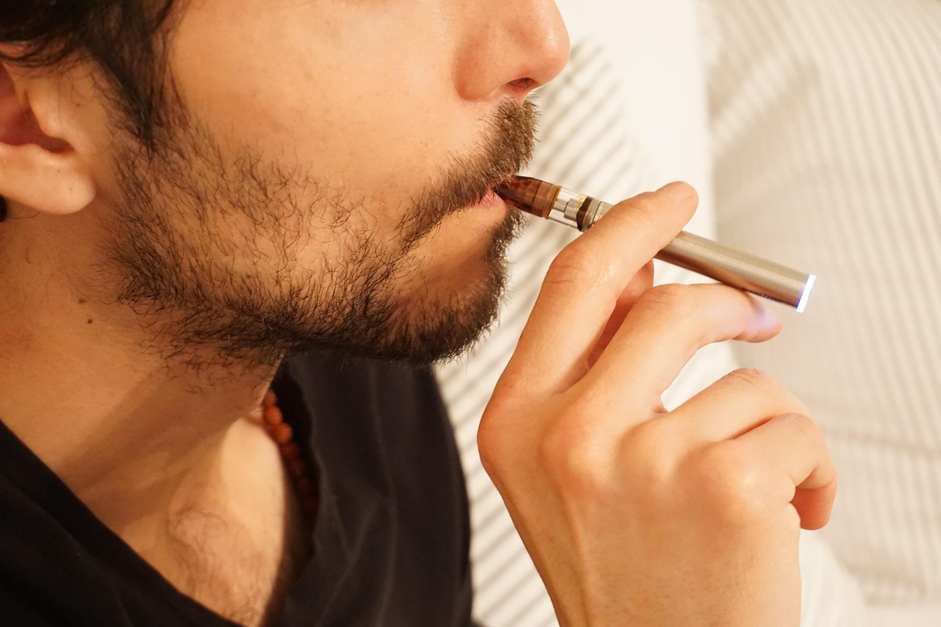 Alista AMLO iniciativa de ley para prohibir vapeadores