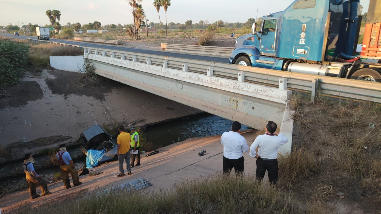 Una mujer pierde la vida y dos más lesionados, deja accidente en la México 15 al norte de Los Mochis