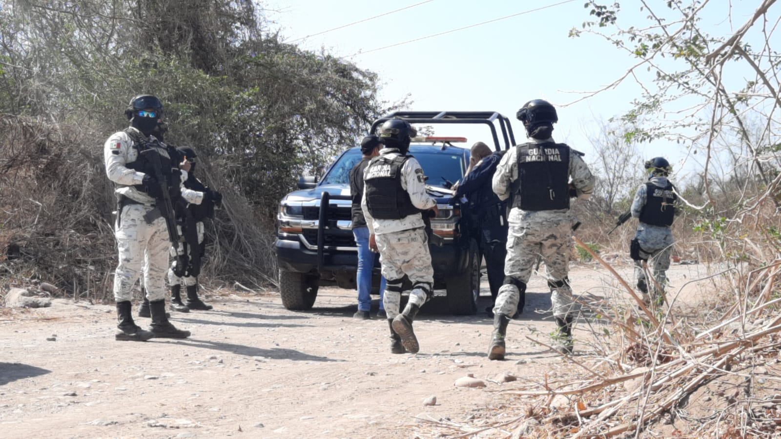 Calcinado y con huellas de violencia encuentran cadáver de un hombre al norte de Culiacán