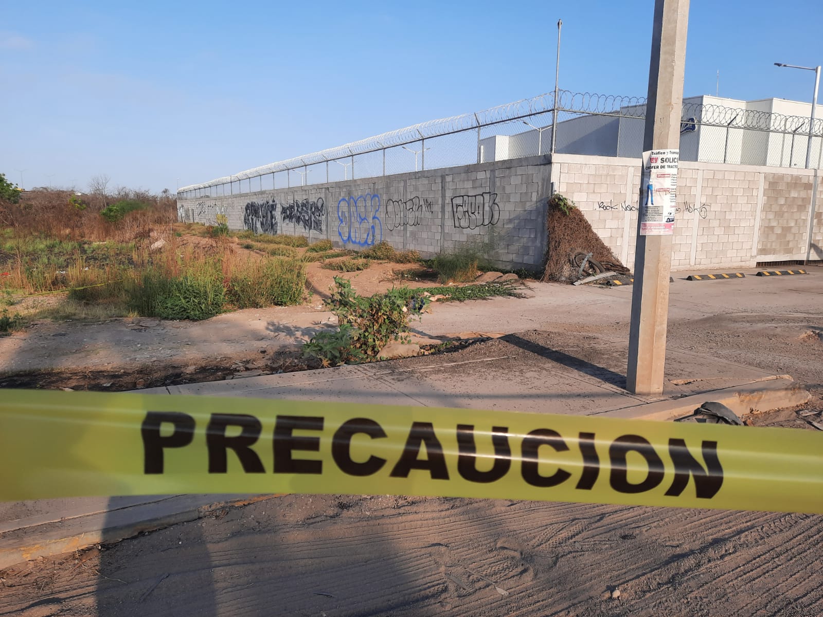 Con huellas de violencia y sin vida localizan a un hombre en el sector Barrancos, al sur de Culiacán