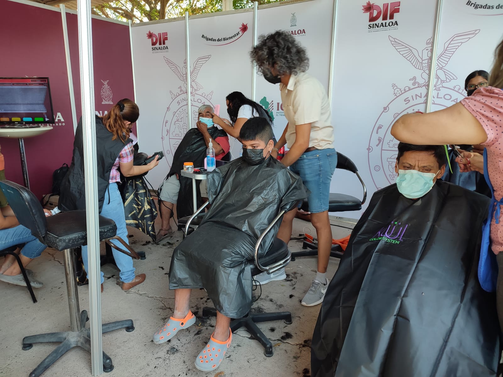 Benefician a más de 300 personas en la Jornada de Bienestar celebrada en la Rosario Uzarraga, en Culiacán
