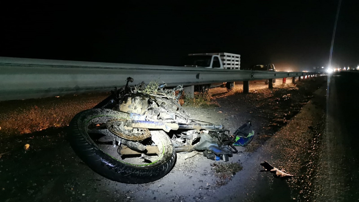 Muere motociclista destrozado durante accidente de carretera en Culiacán