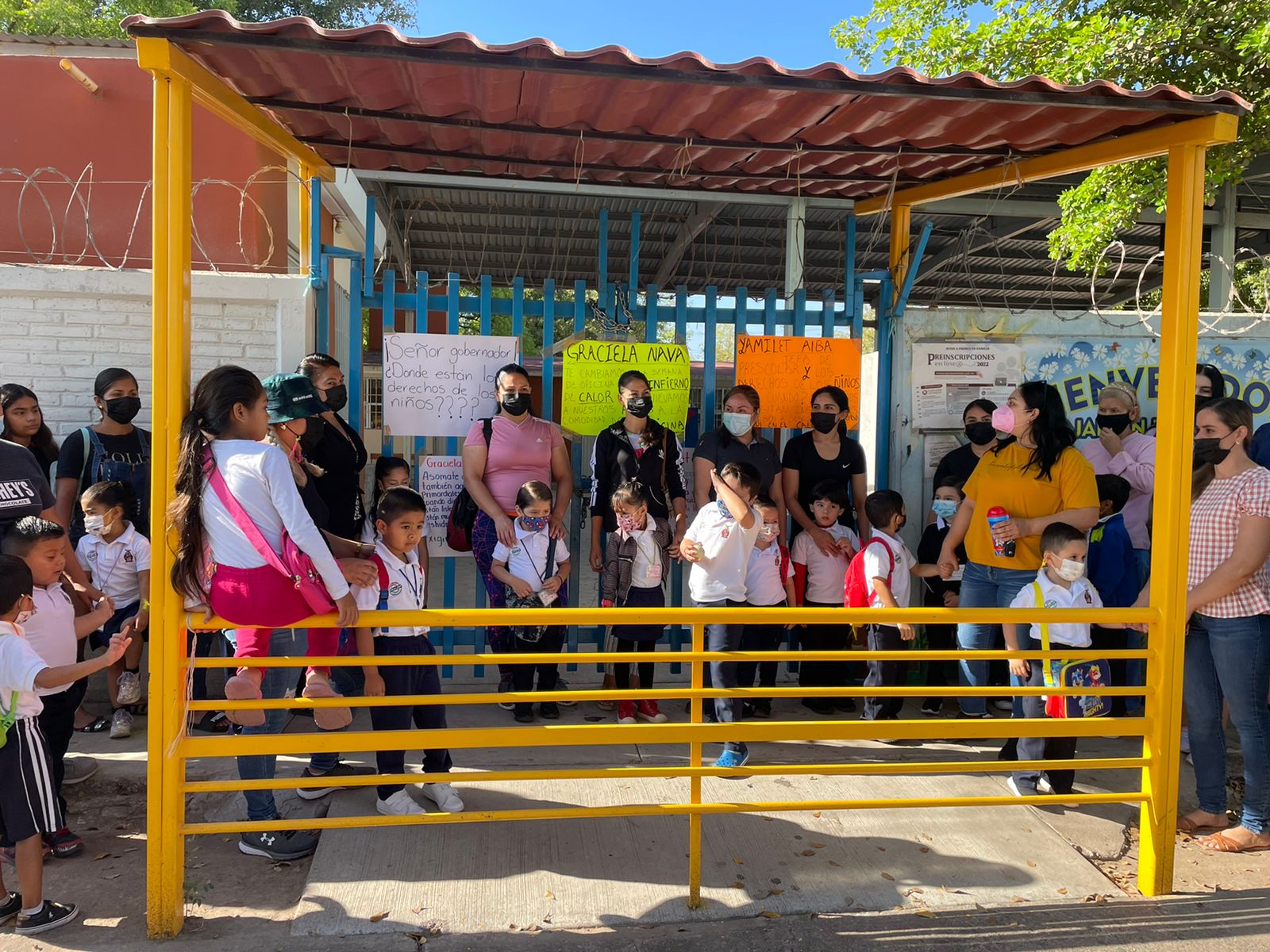 “Graciela, te cambiamos el calorón y nos llevamos a nuestros hijos a la comodidad de tu oficina”: padres de familia