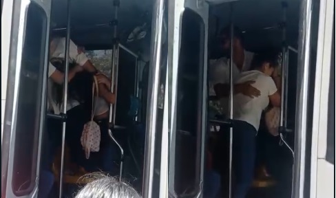Atusum llama a chofer para que explique qué ocurrió en pleito de mujeres a bordo del camión; podrían no sancionarlo