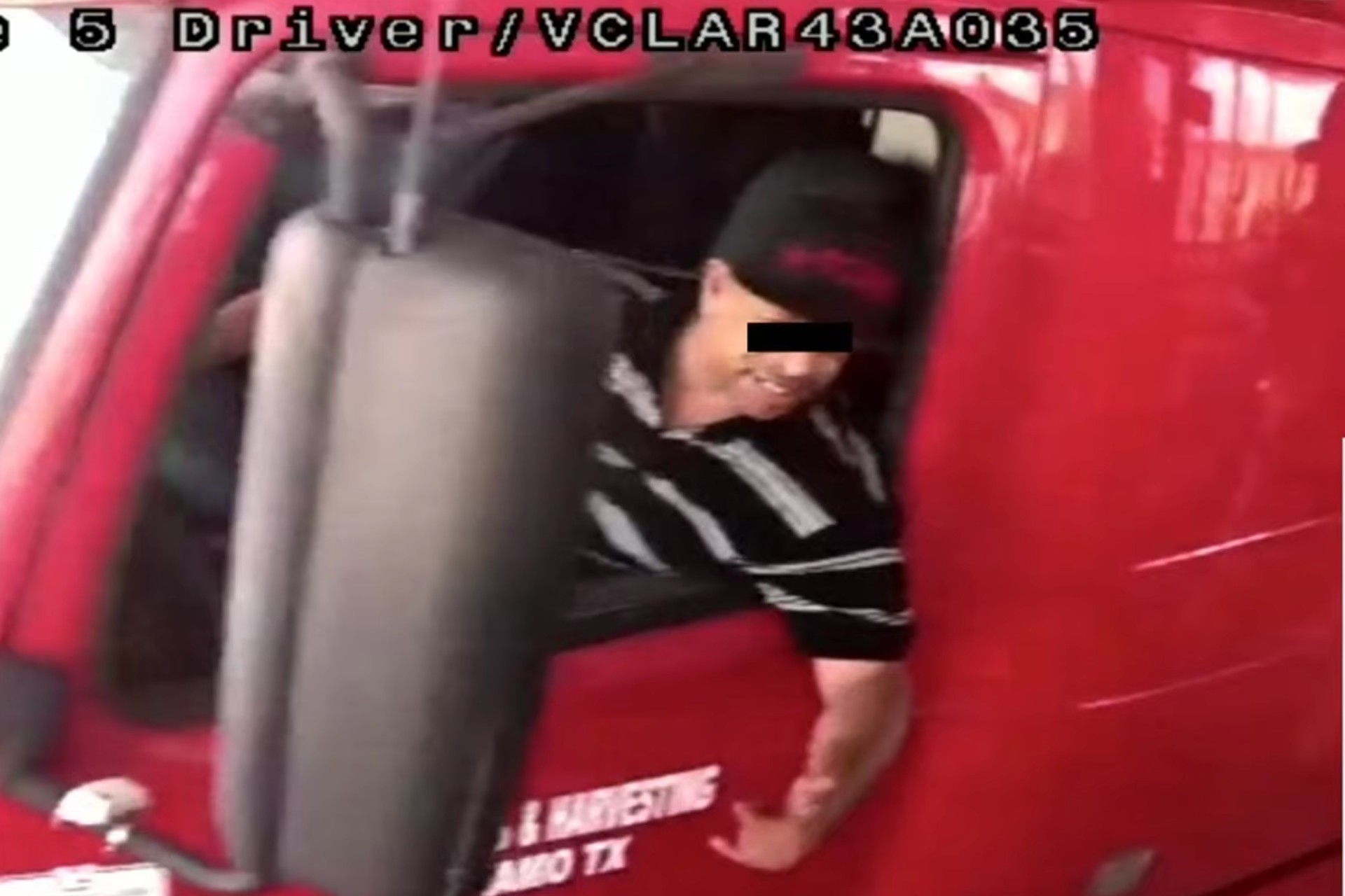 ‘Pollero’ que conducía tráiler con migrantes, simuló ser una de las víctimas… pasó dos puntos de revisión