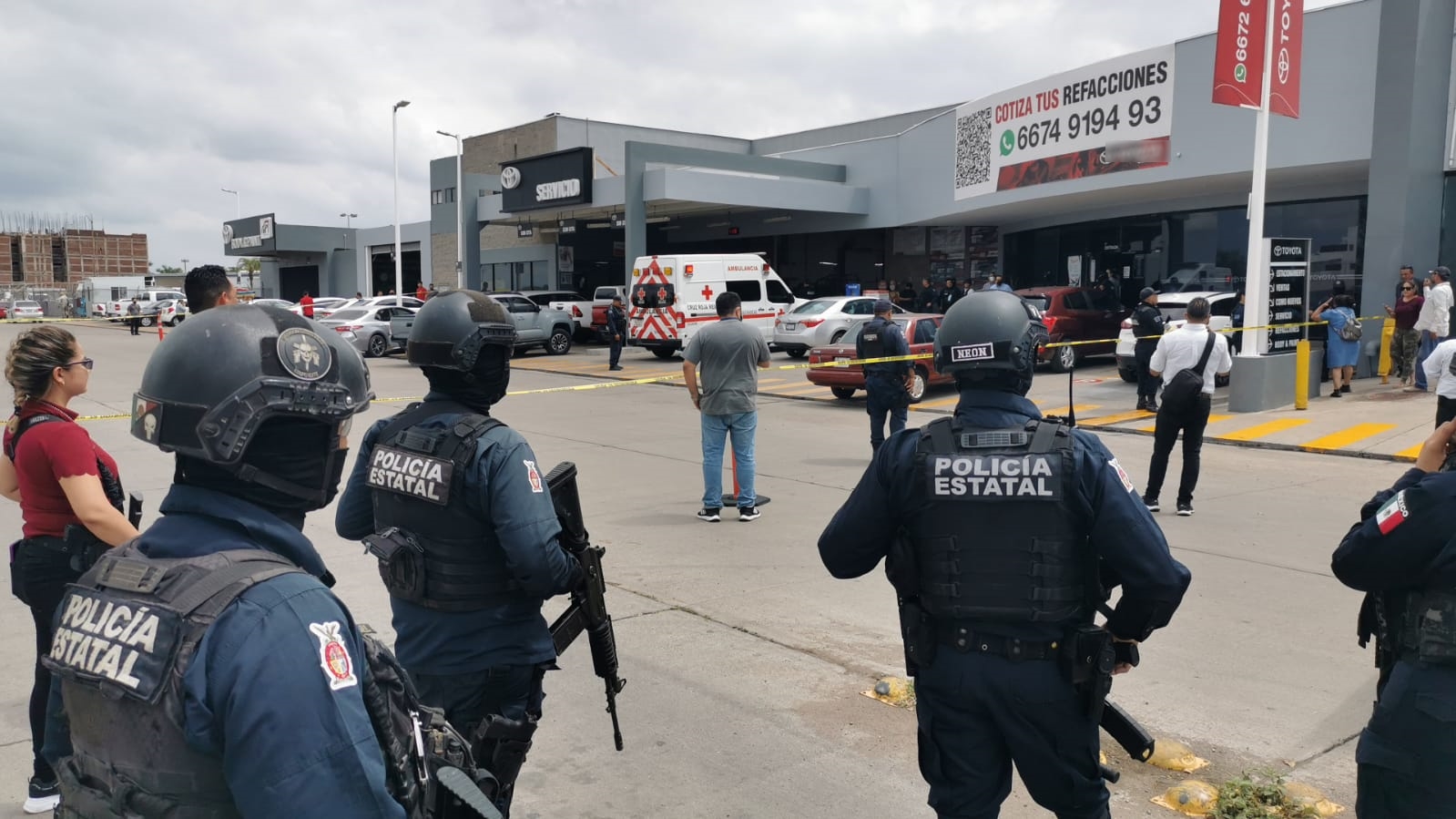 Ejecutan a balazos a una persona dentro de una agencia de vehículos, en Culiacán