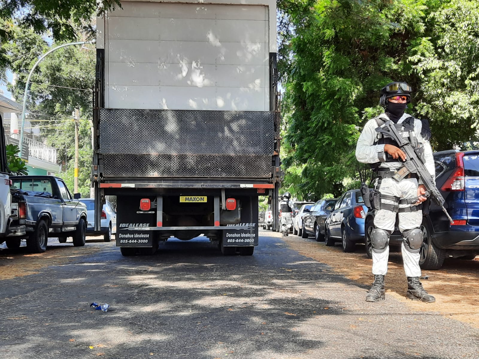Es un narcolaboratorio con 100 mil litros de precursores químicos para drogas, la bodega asegurada en el Centro de Culiacán
