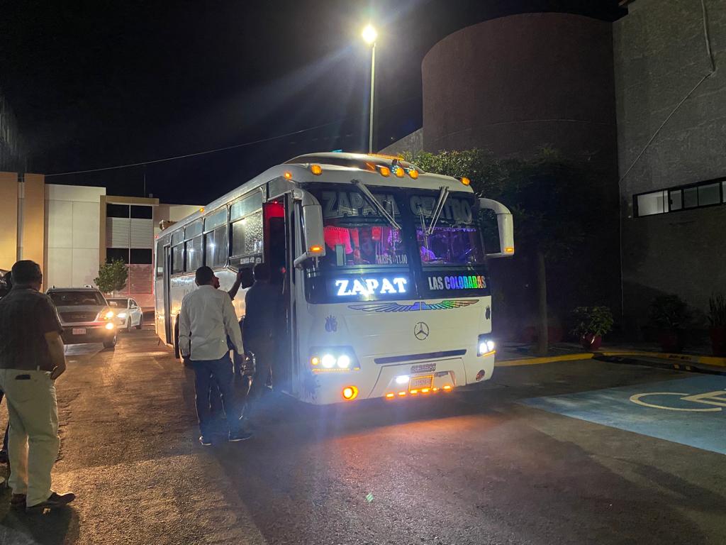 En un camión Zapata-Centro, llega el nuevo alcalde Juan de Dios Gámez al Ayuntamiento de Culiacán
