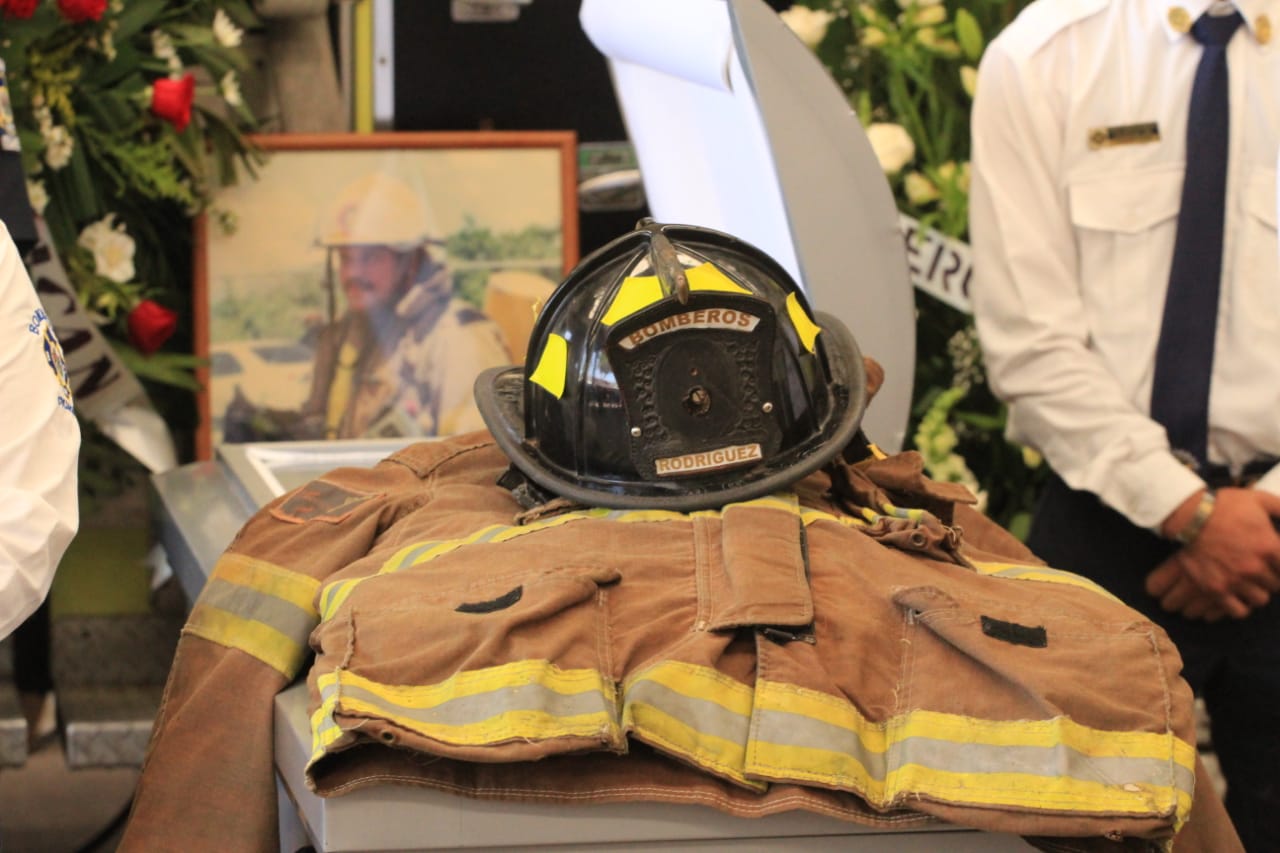 La ‘vieja guardia’ le da el último adiós a el ‘Moma’ en la estación Central de Bomberos Culiacán