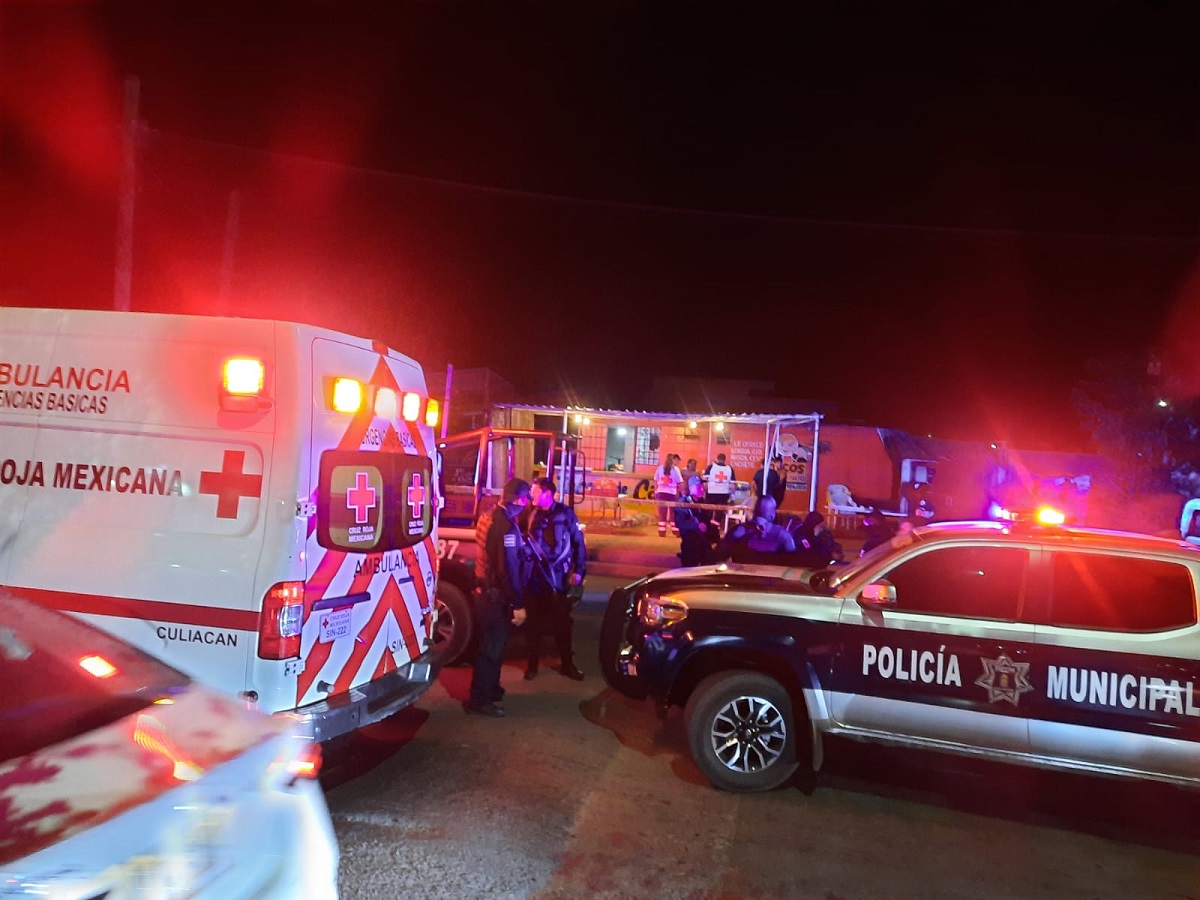 Motociclista disfrazado de repartidor de comida asesina a un hombre en taquería de Culiacán