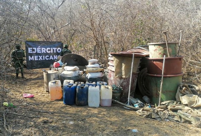 Con más de 2 mil litros de ‘meta’ asegurada, Sedena ‘truena’ 7 narcolaboratorios más en Sinaloa; suman 16 en el mes