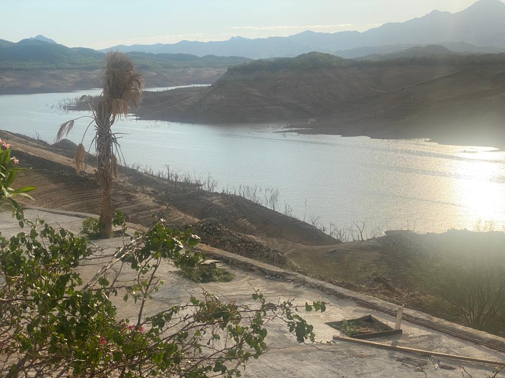 Así se ve la presa Huites; sigue ganando volumen al igual que el río Choix