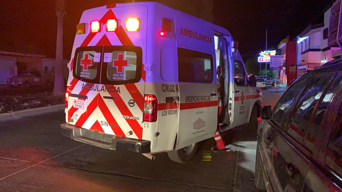 Le dan golpiza en riña en un baile de El Fuerte y lo mandan al hospital