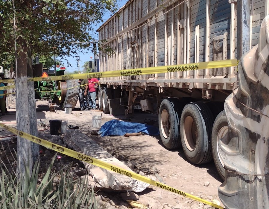 Hombre pierde la vida tras ser atropellado por tráiler en el ejido Chihuahuita, Ahome
