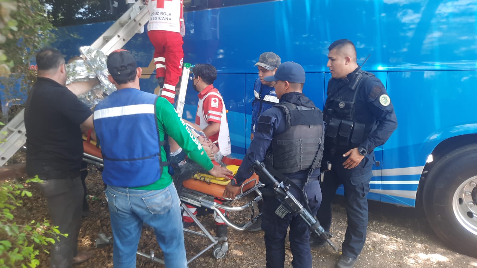 ‘Era mi primer día de trabajo y salí volando’: sobrecargo del camión accidentado en Guasave; ya renunció