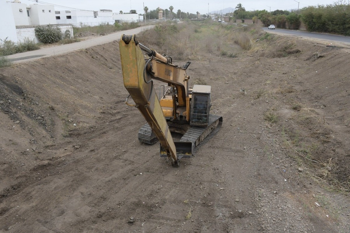 <strong>Ayuntamiento de Culiacán inicia con </strong>limpieza de<strong> arroyos y canales para prevenir inundaciones</strong> en tiempo de lluvias