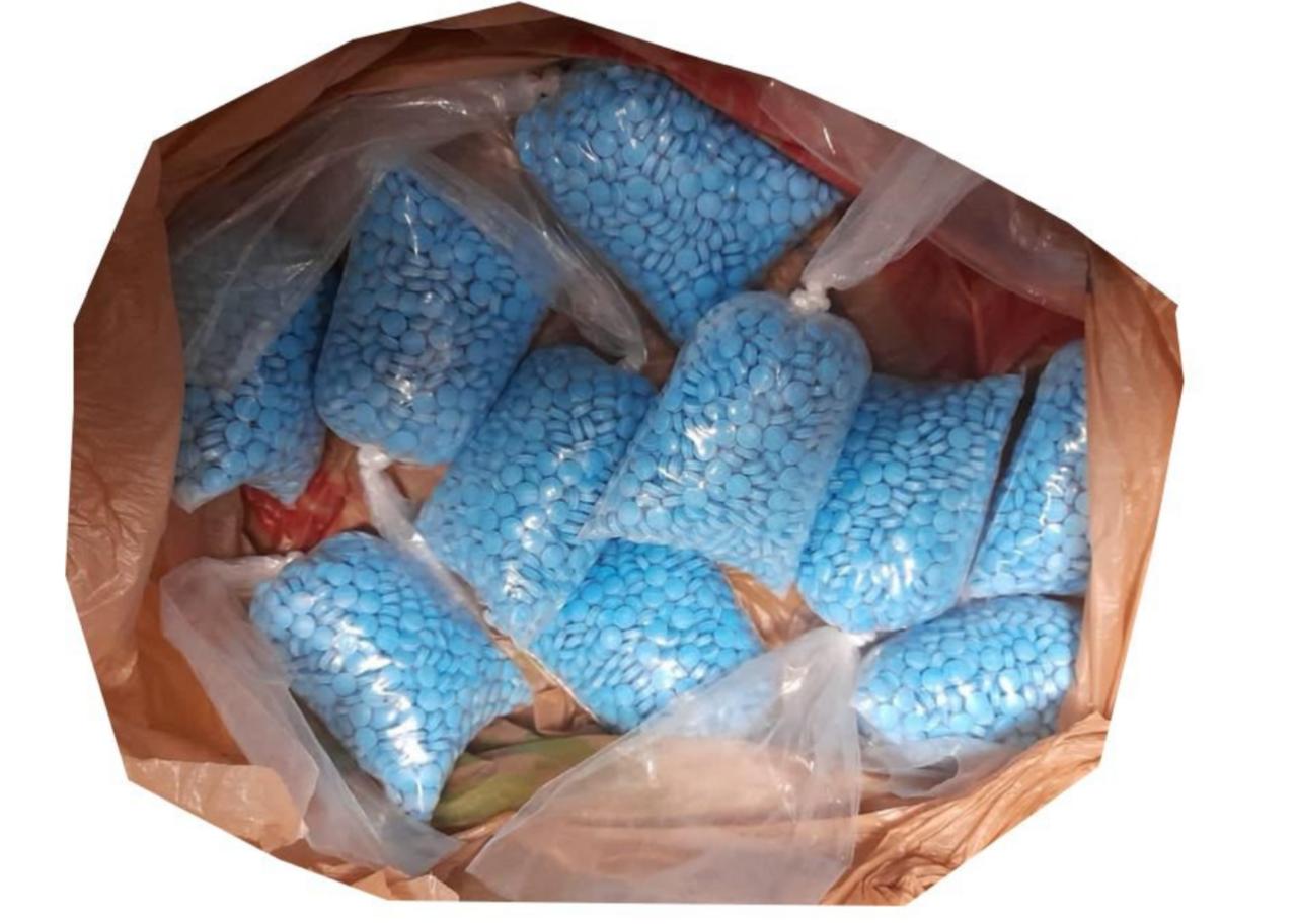 Detienen policías estatales a hombre con miles pastillas de fentanilo embolsadas, en Valle Alto, Culiacán