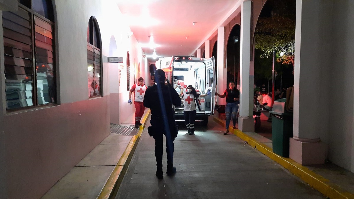 ¡Tiene 22 años! Balean a joven y es trasladado de emergencia a un hospital de Culiacán