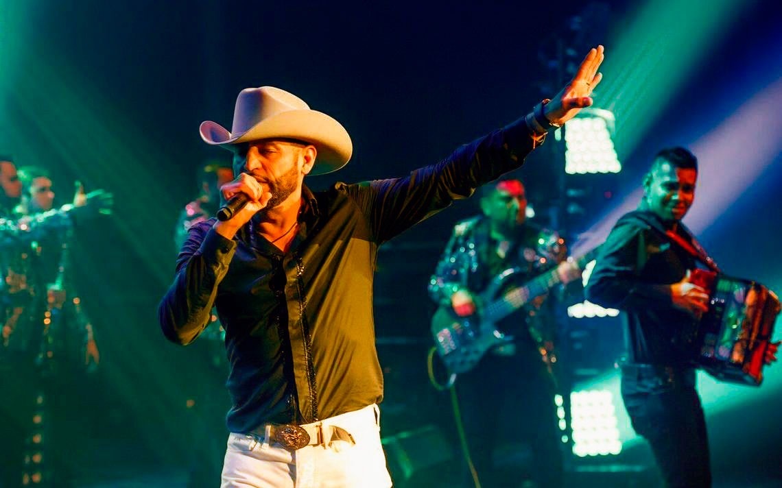 Pancho Barraza deleitó al público mochitense con todos sus éxitos