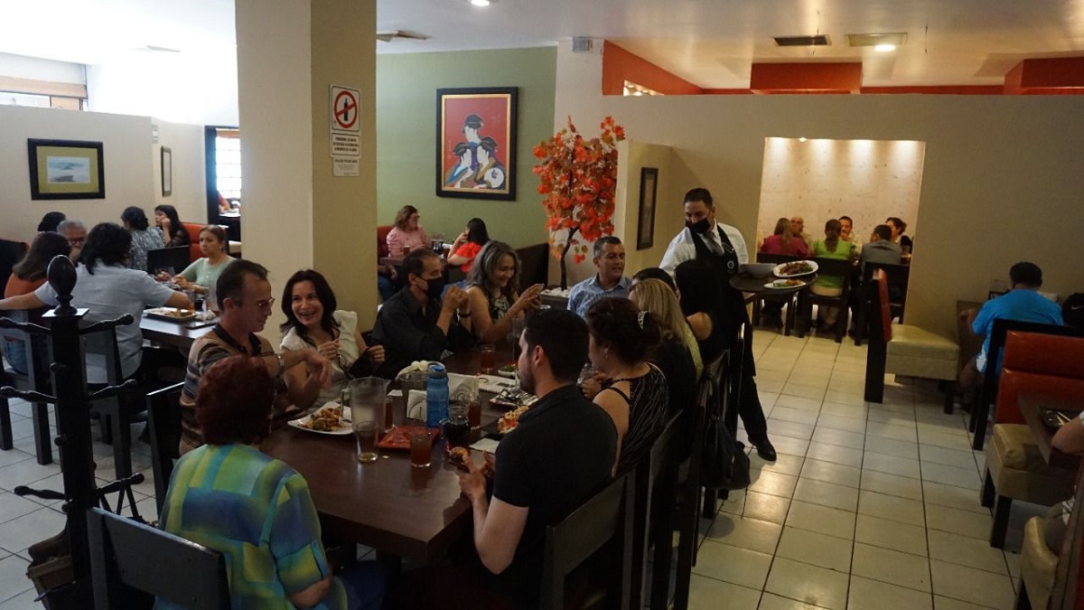 Reserven con tiempo en los restaurantes el Día de las Madres, esperan llenos totales