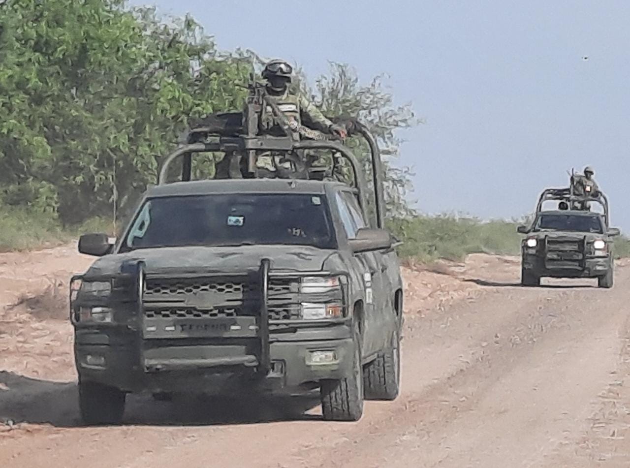 Abandonan dos cuerpos en dos camionetas por el camino a Salsipuedes, en Guasave