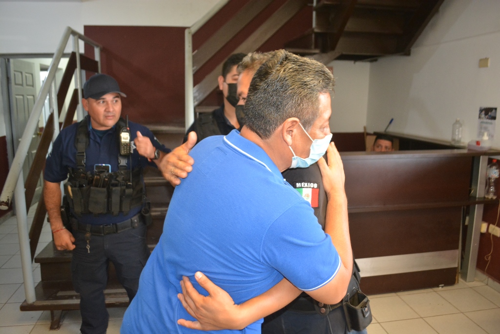 Agradece Don Carlos de la Rosa a agentes de la Policía en Ahome por salvarle la vida