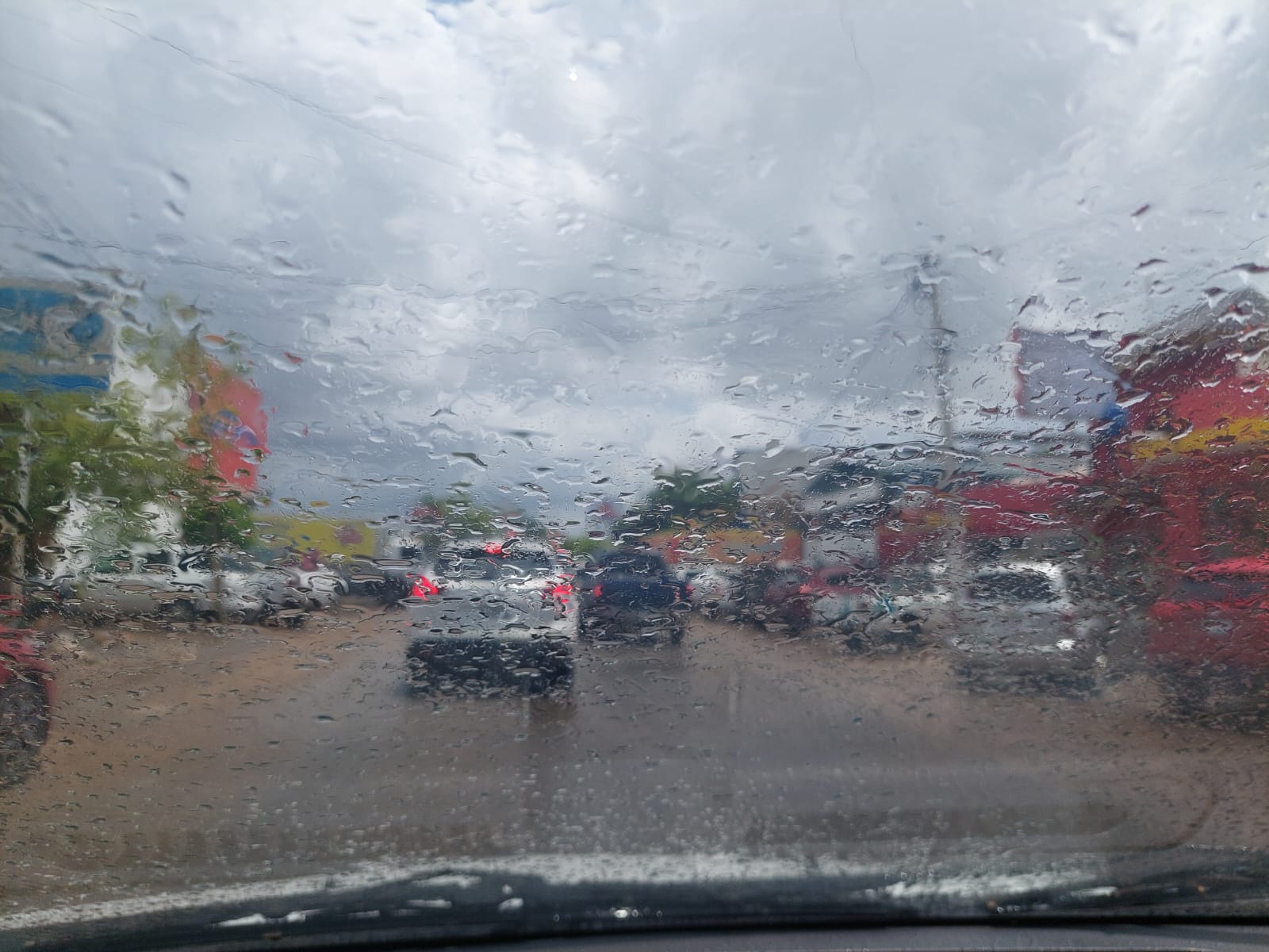 Cae un aguacero en algunos sectores de Culiacán