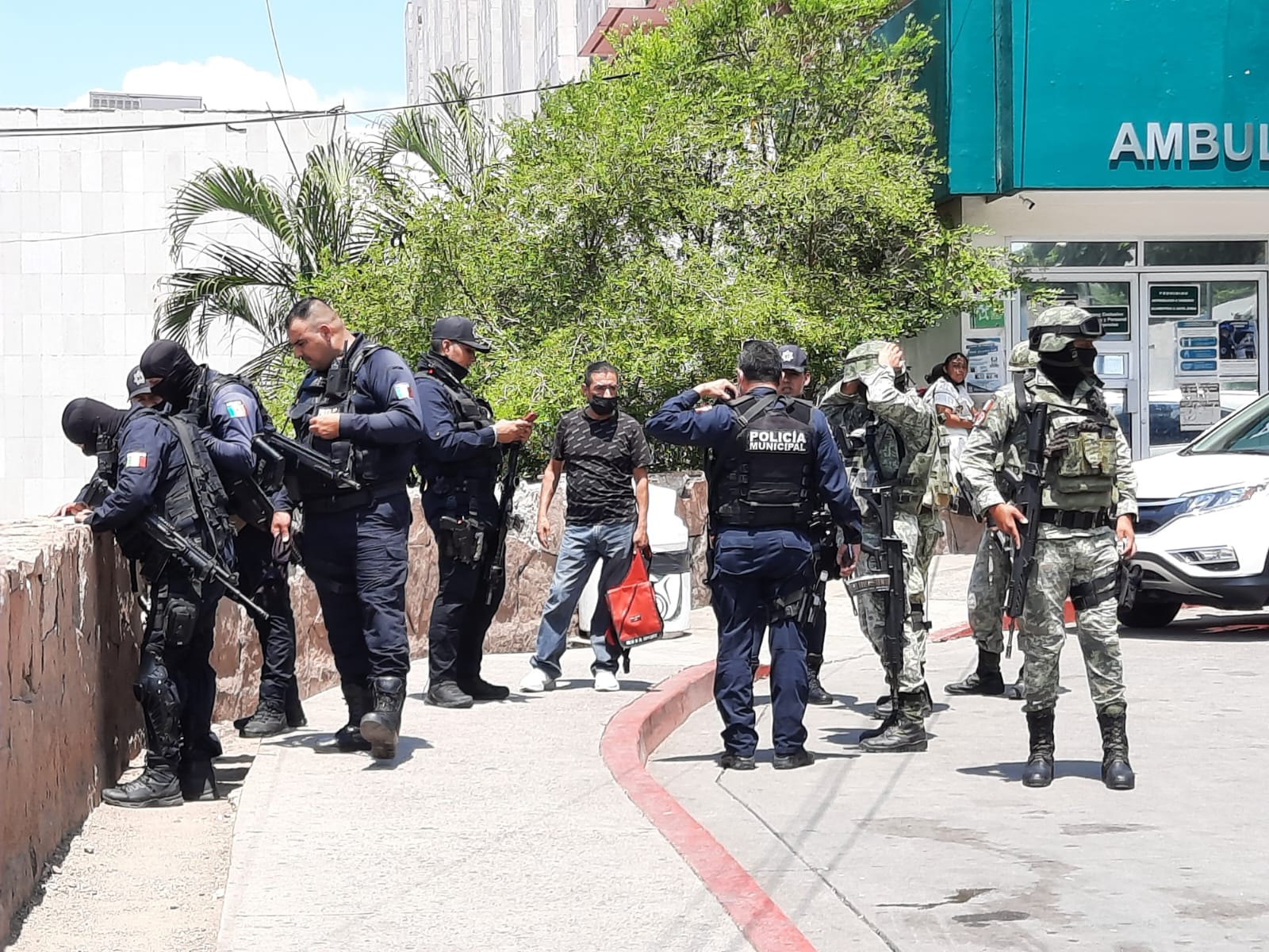 Reporte de un hombre armado en el IMSS No.1 en Culiacán moviliza a policías